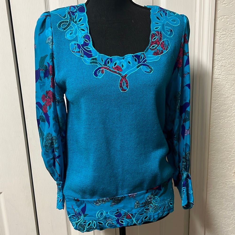 UMI Collections Sweater